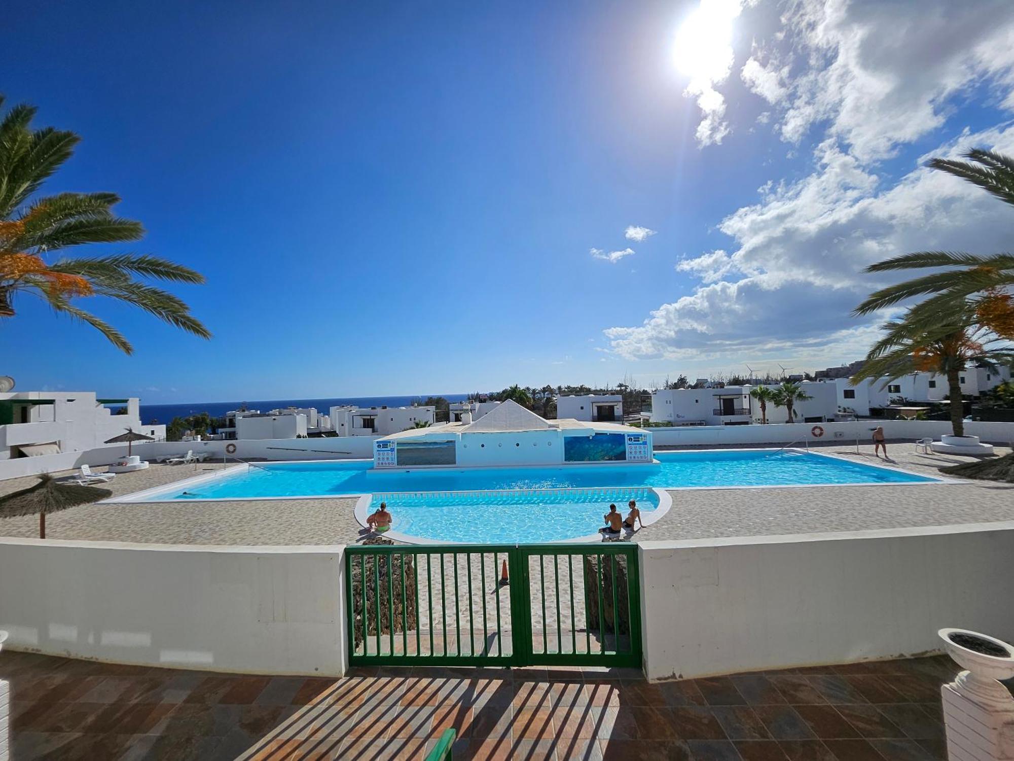 Azul Tuscan Playa Y Piscina Costa Teguise Luaran gambar