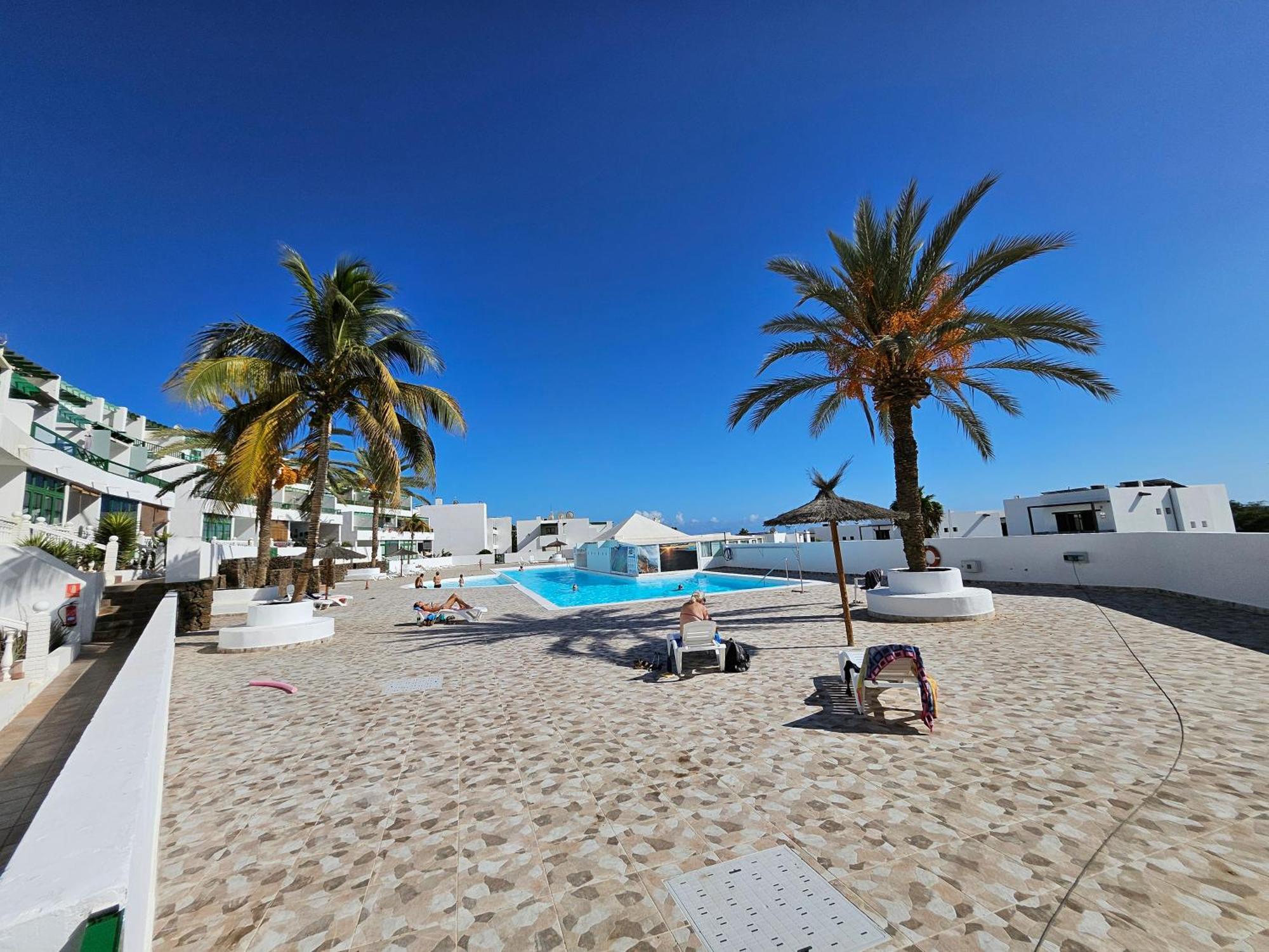 Azul Tuscan Playa Y Piscina Costa Teguise Luaran gambar