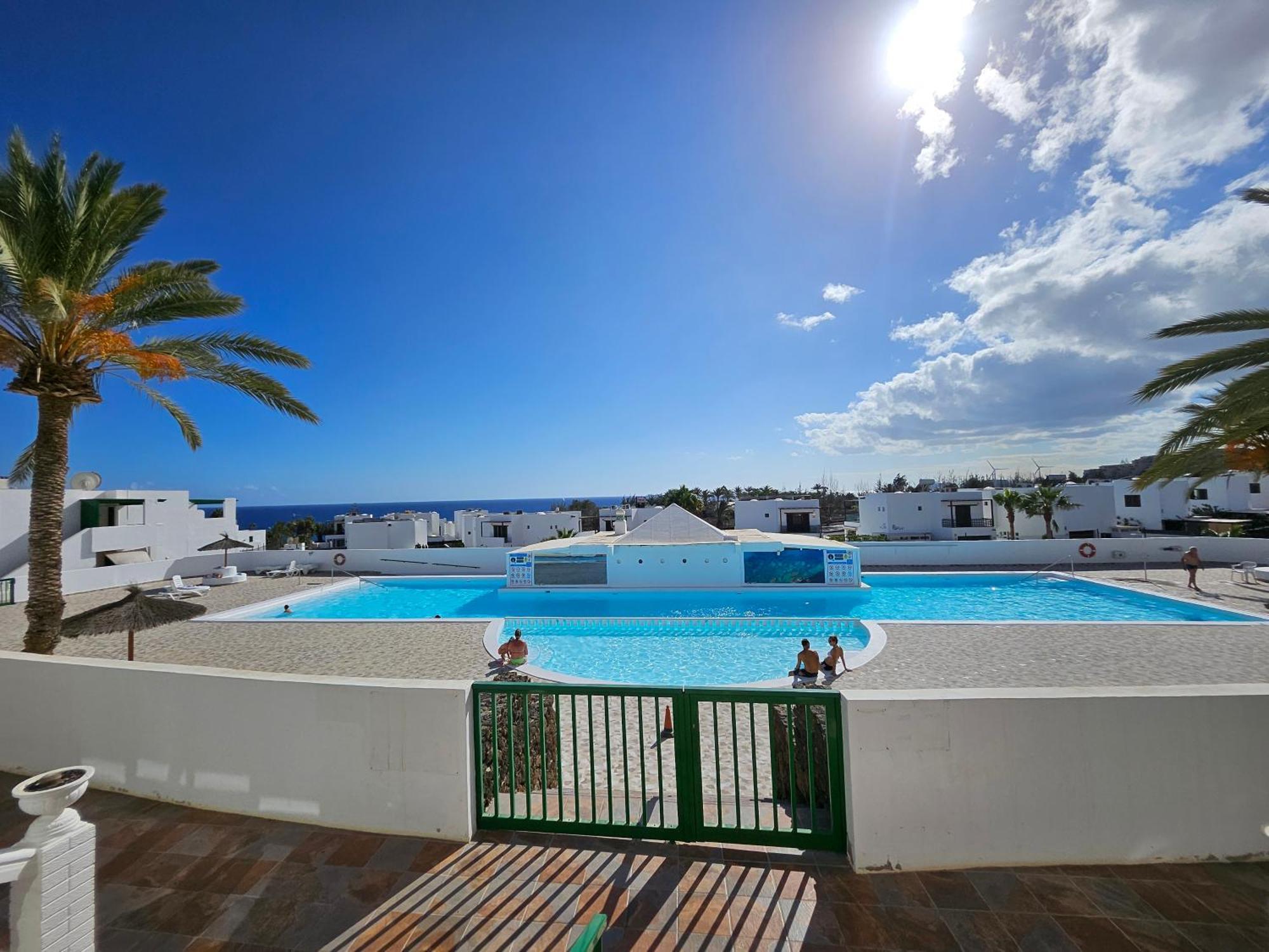 Azul Tuscan Playa Y Piscina Costa Teguise Luaran gambar